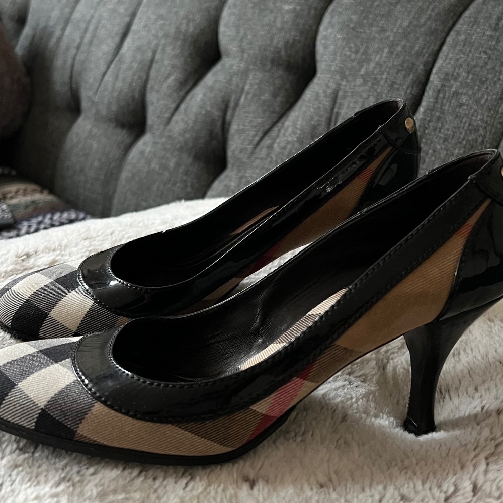 Burberry nova check canvas/black patent leather kitten heels size EU39/US7
